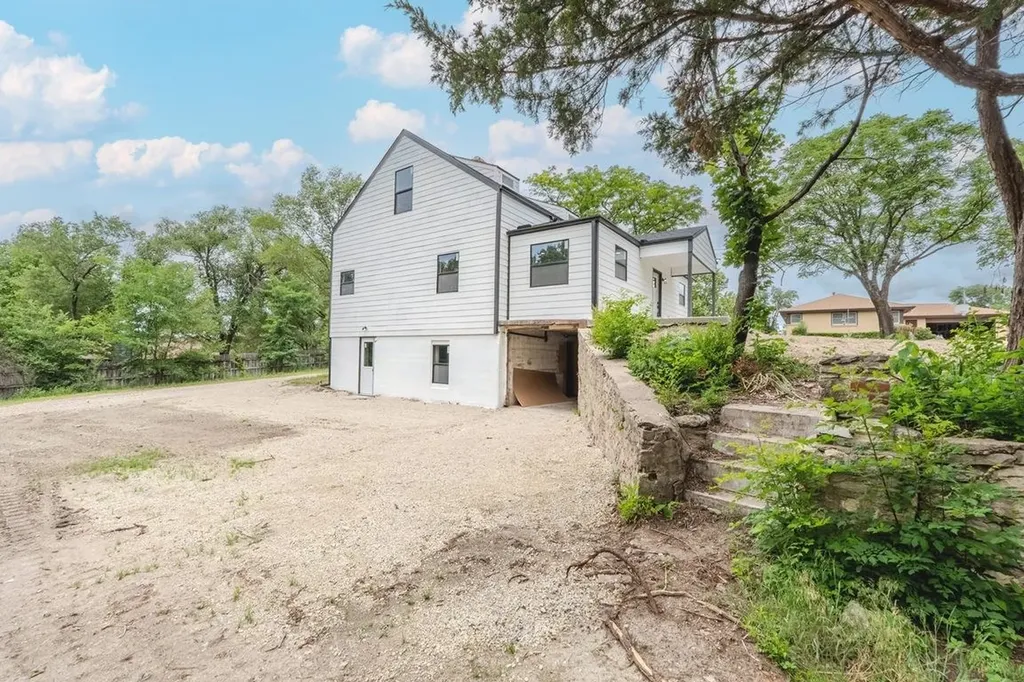 215 W Harrington Augusta KS 67010