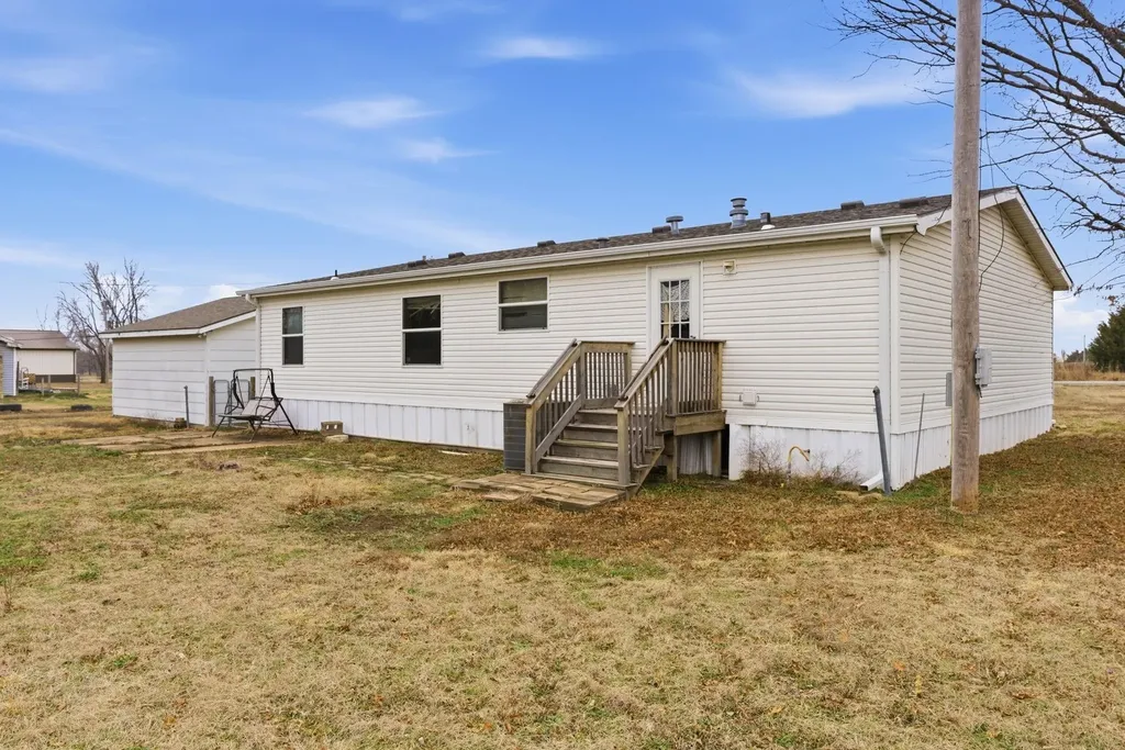 21311 85th Road Winfield KS 67156
