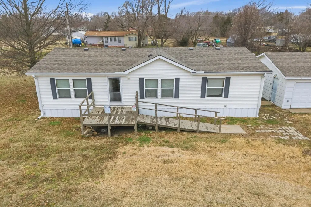 21311 85th Road Winfield KS 67156