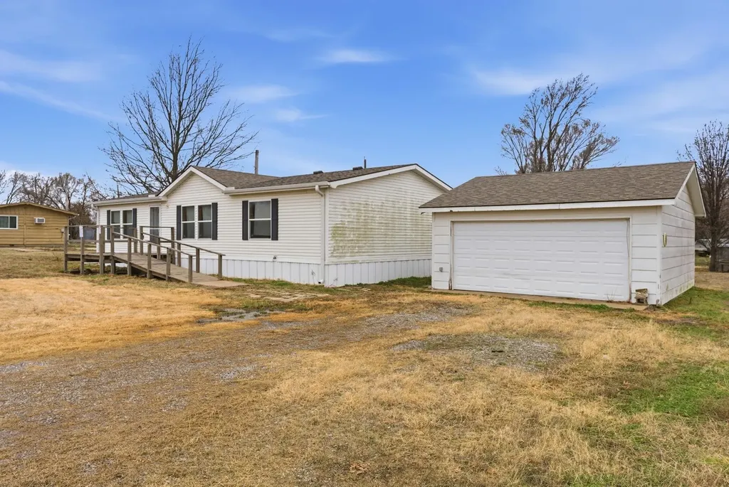 21311 85th Road Winfield KS 67156