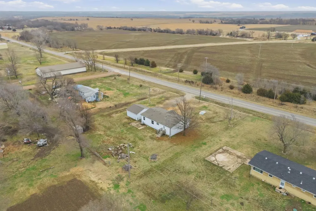 21311 85th Road Winfield KS 67156