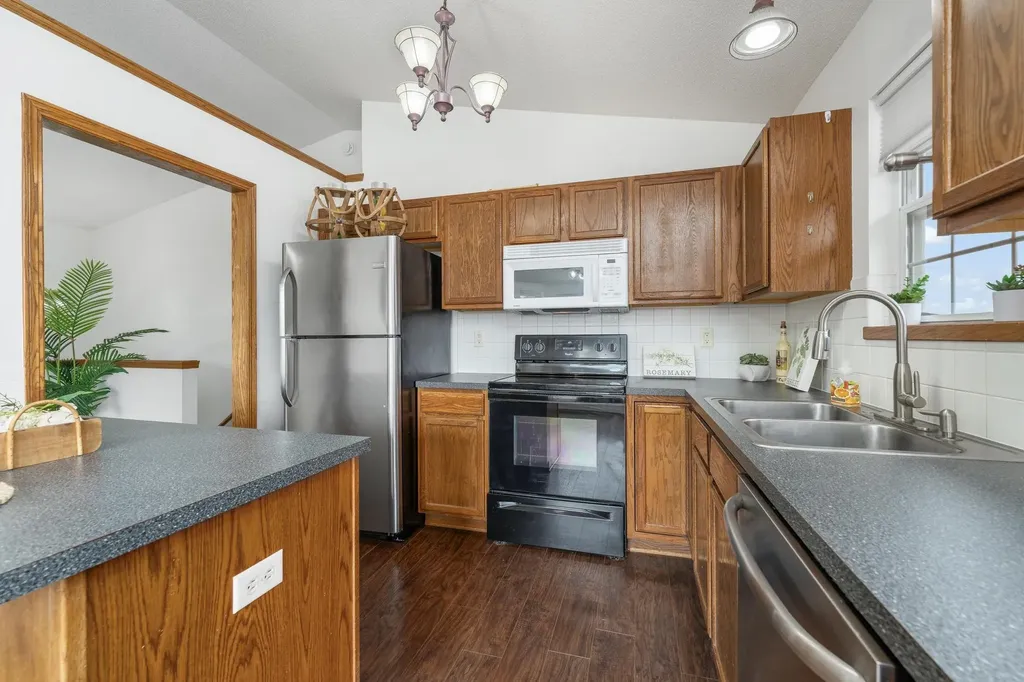 1537 E Summerwood Court Goddard KS 67052