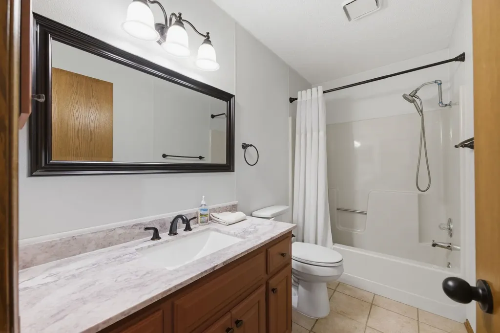 2120 S Linden Court Wichita KS 67207