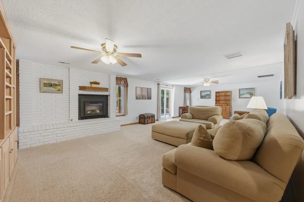 2120 S Linden Court Wichita KS 67207