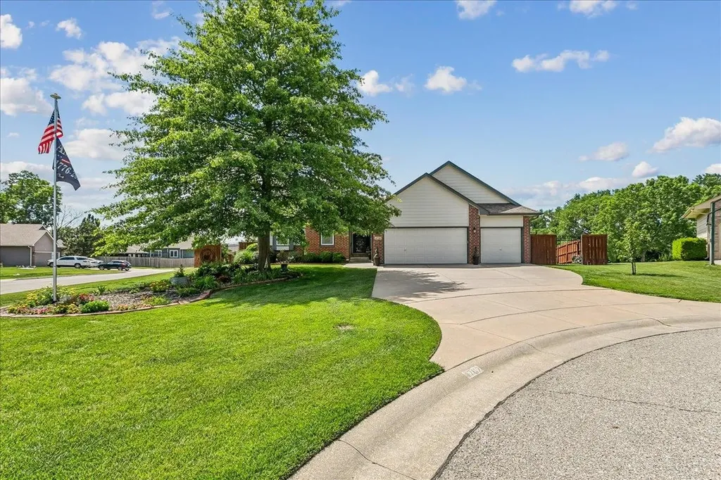 4702 E Eagles Landing Court Wichita KS 67220