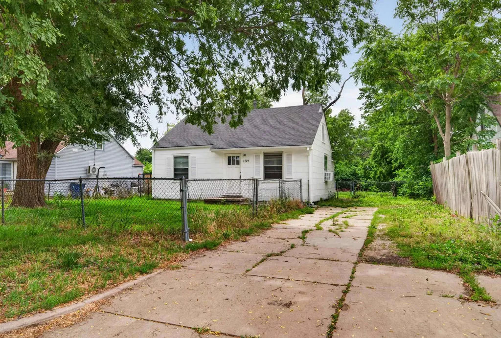 1729 E Looman Wichita KS 67219