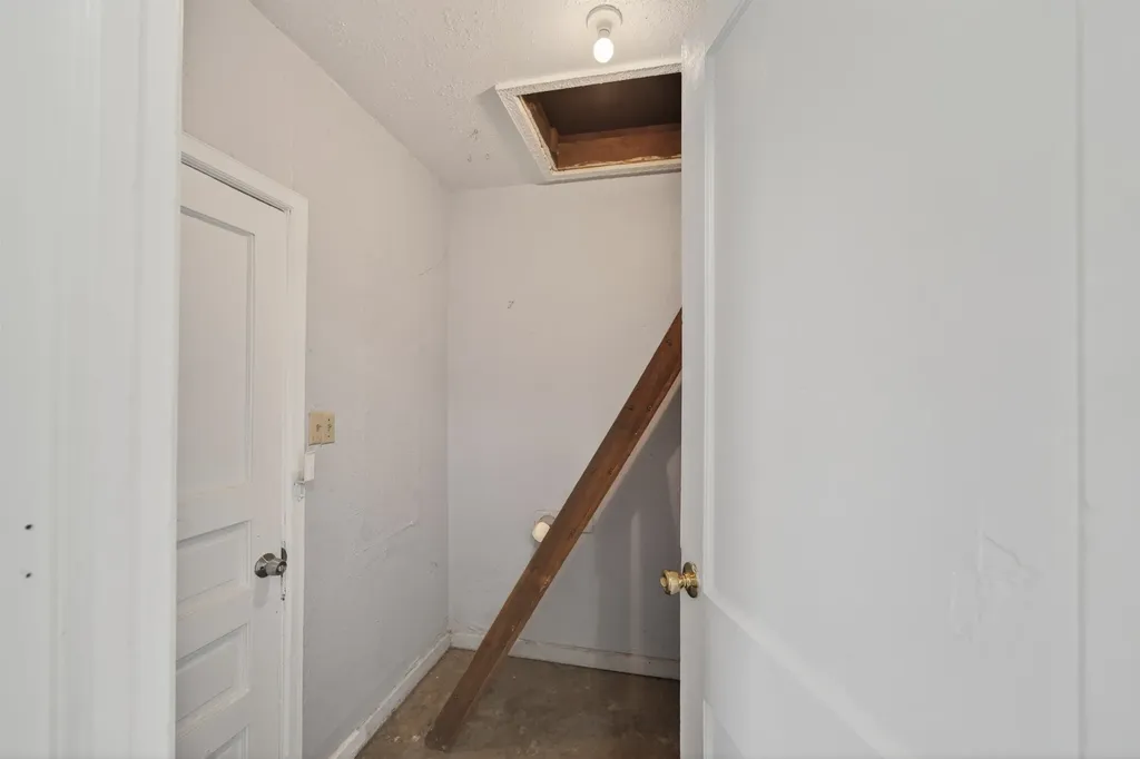 1729 E Looman Wichita KS 67219