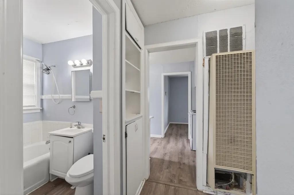 1729 E Looman Wichita KS 67219
