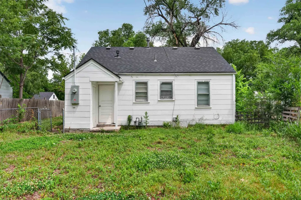 1729 E Looman Wichita KS 67219