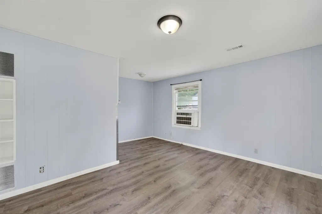 1729 E Looman Wichita KS 67219