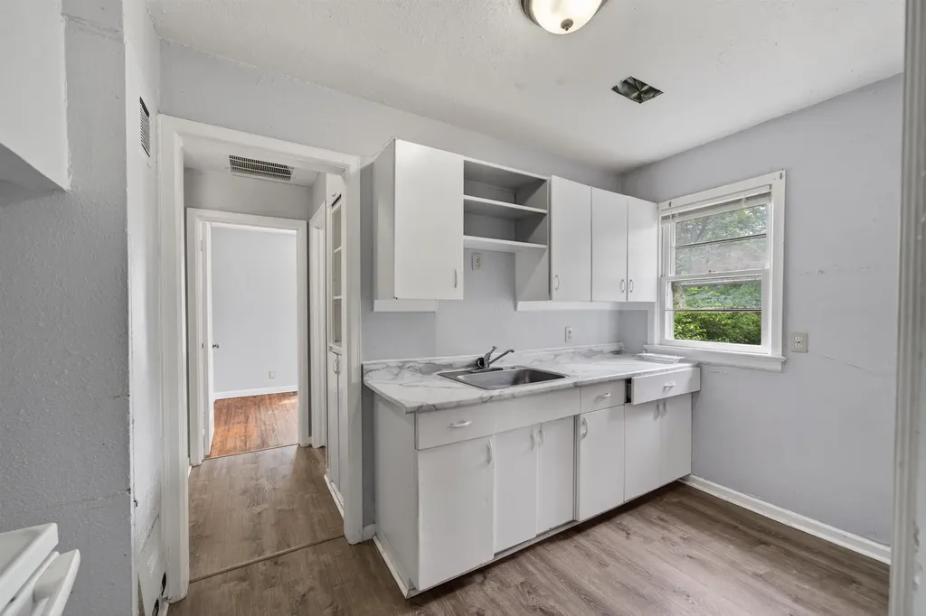 1729 E Looman Wichita KS 67219