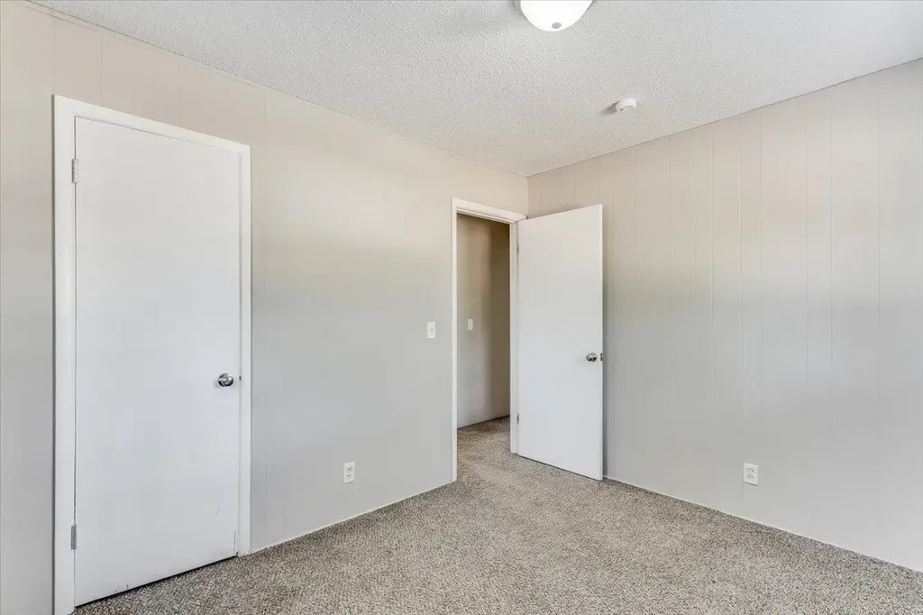 2203 W Lotus Wichita KS 67213
