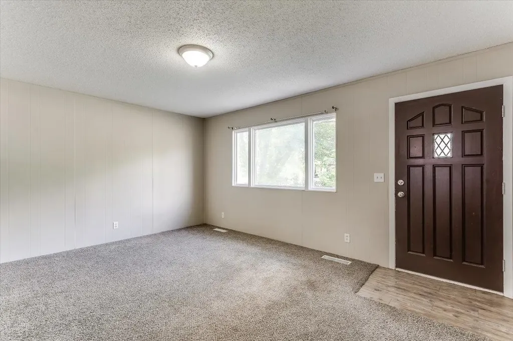 2203 W Lotus Wichita KS 67213