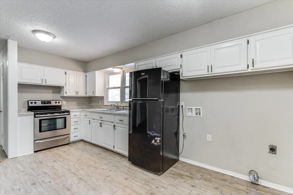 2203 W Lotus Wichita KS 67213