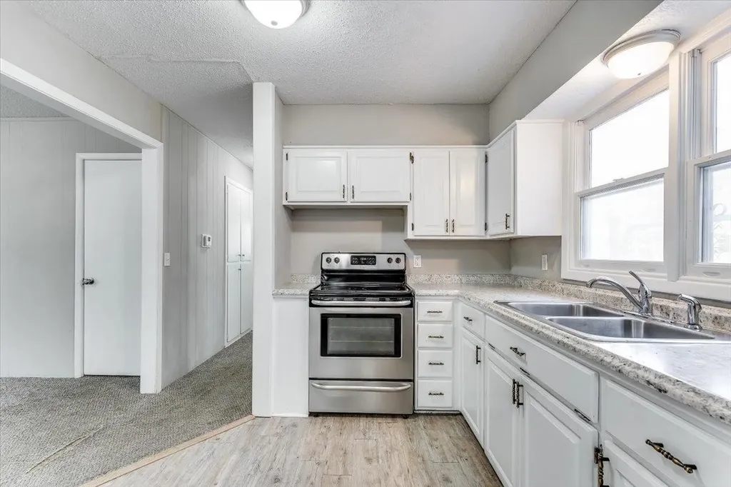 2203 W Lotus Wichita KS 67213