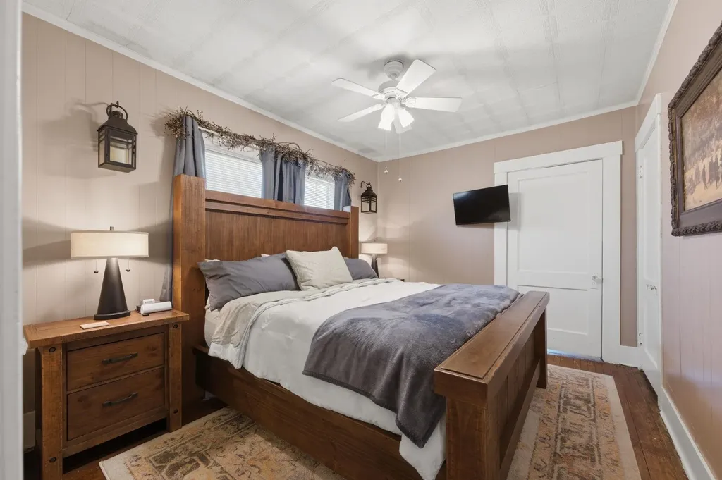 341 S Hillside Avenue Wichita KS 67211