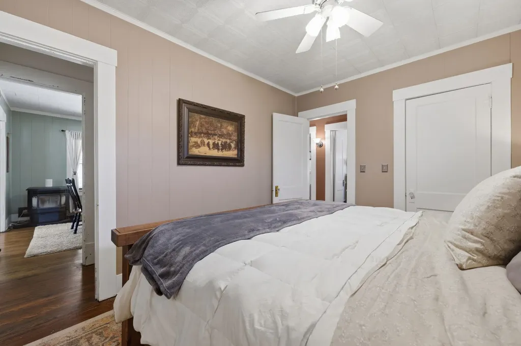 341 S Hillside Avenue Wichita KS 67211