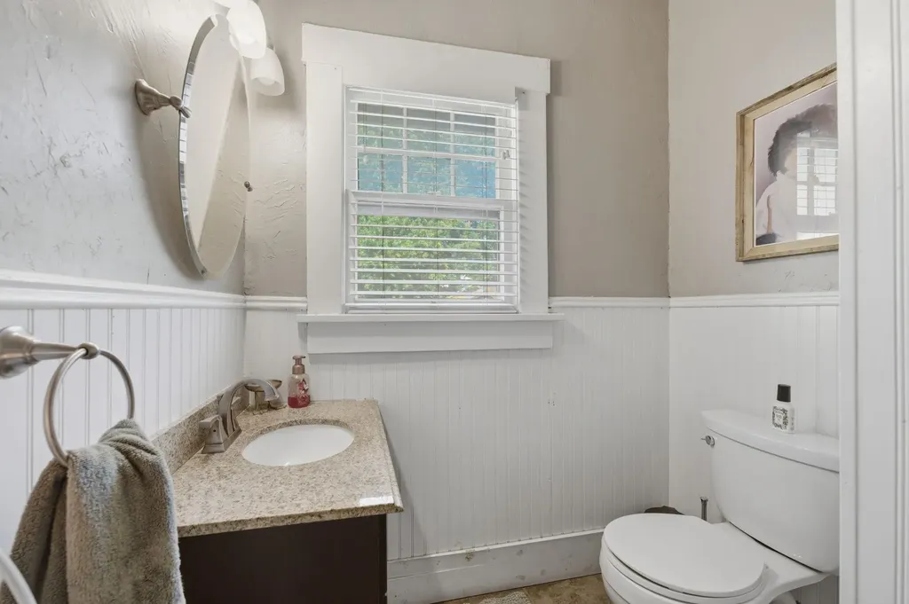 341 S Hillside Avenue Wichita KS 67211