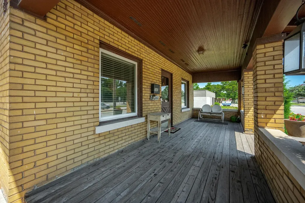 341 S Hillside Avenue Wichita KS 67211