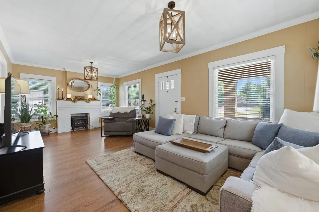 341 S Hillside Avenue Wichita KS 67211
