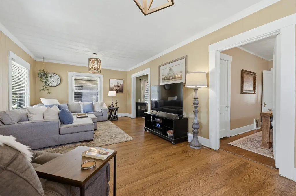 341 S Hillside Avenue Wichita KS 67211