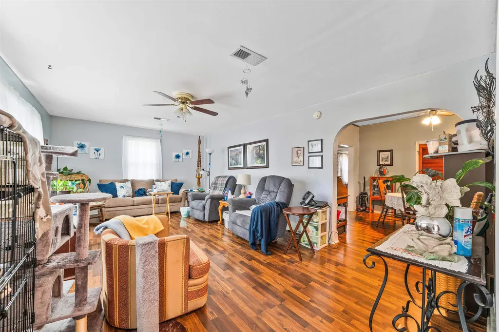 229 S Sedgwick Street Wichita KS 67213