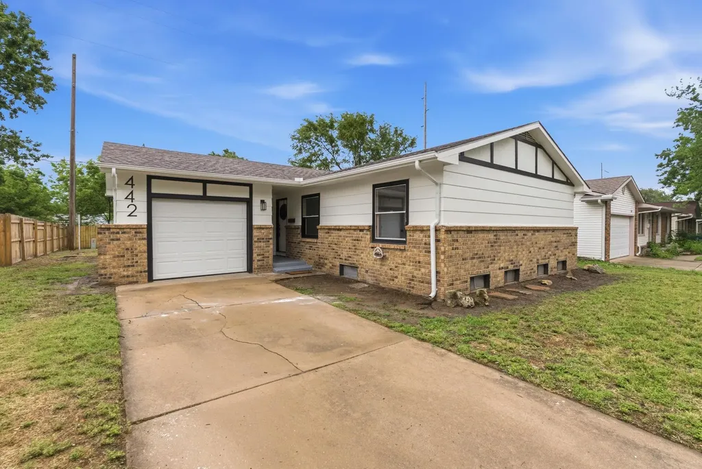 442 N Hickory Lane Valley Center KS 67147