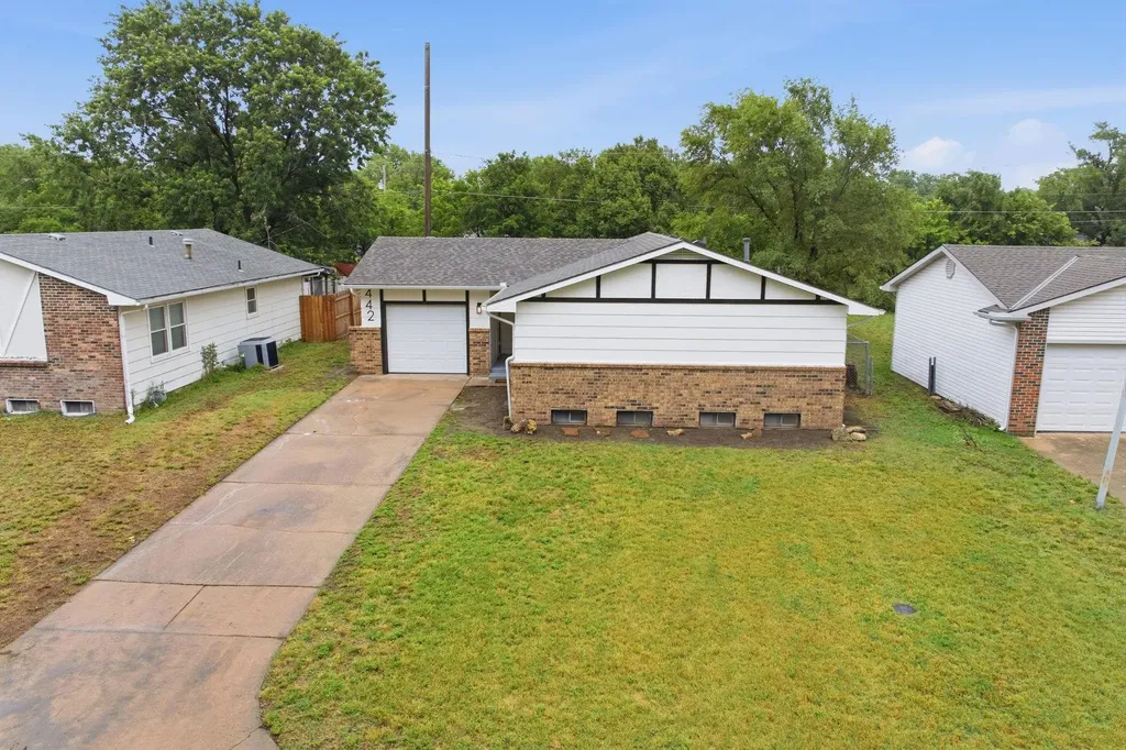 442 N Hickory Lane Valley Center KS 67147