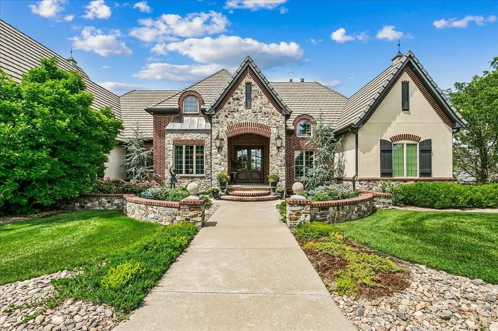 224 E Cedar Ridge Court Andover KS 67002