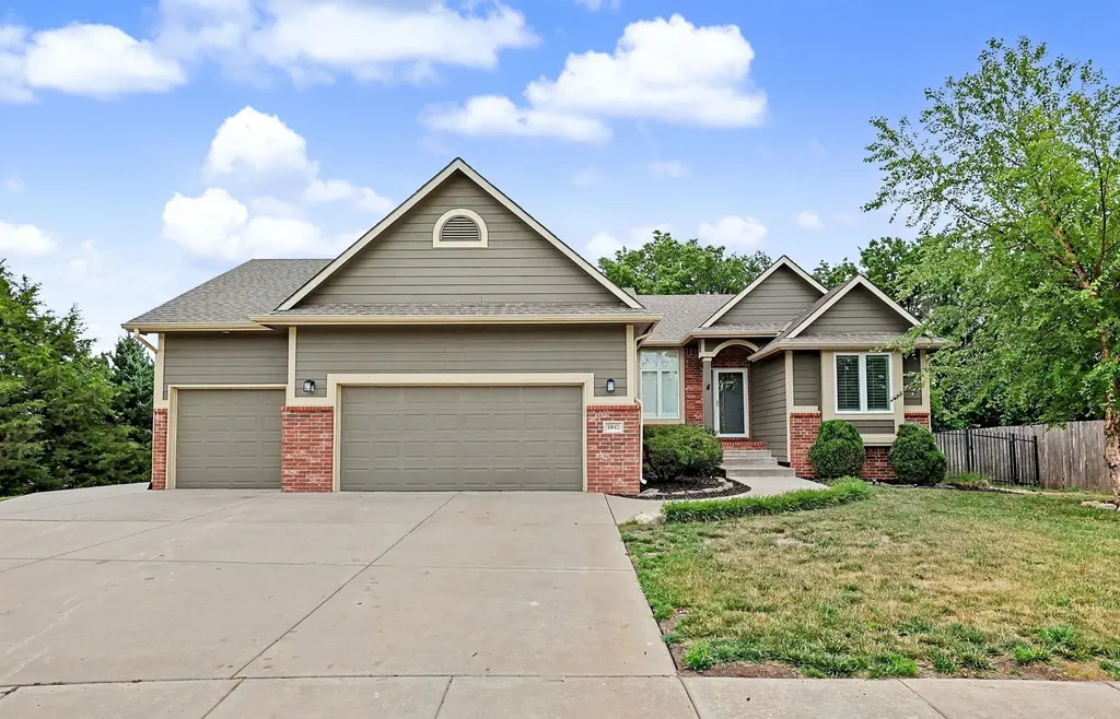 1042 N Beau Jardin Circle Derby KS 67037