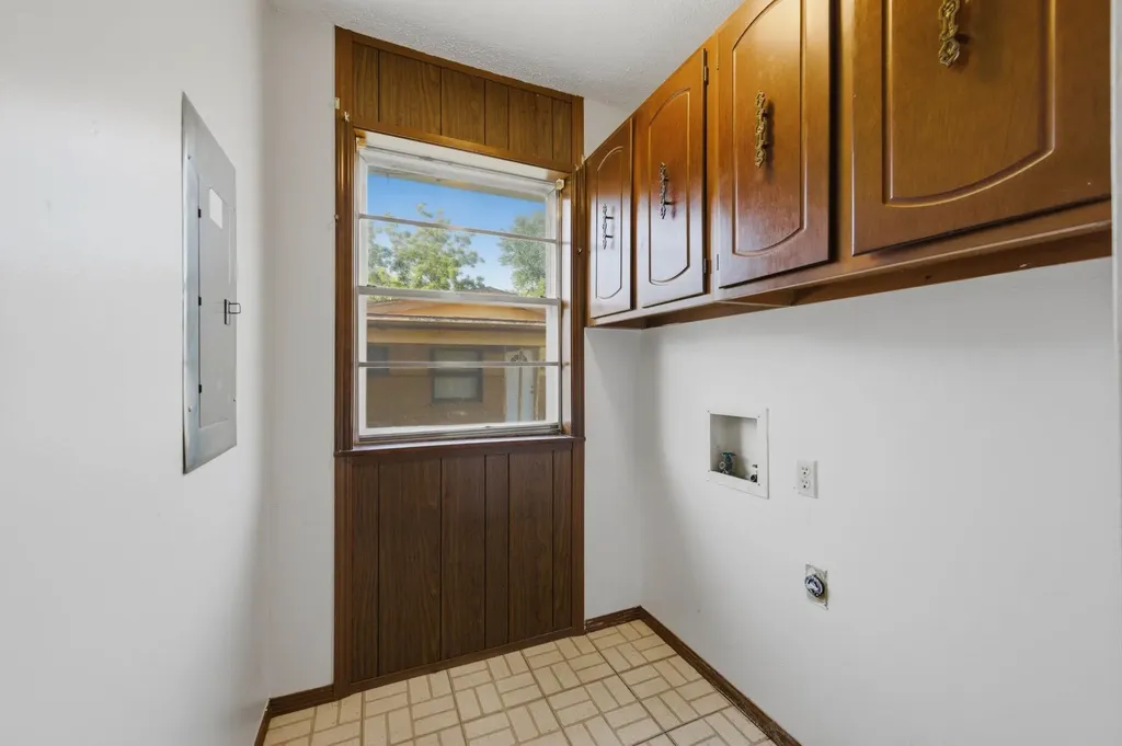 1214 Edgewood Wellington KS 67152