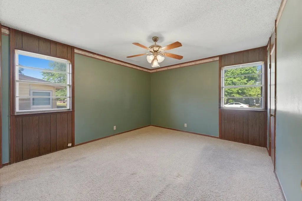 1214 Edgewood Wellington KS 67152