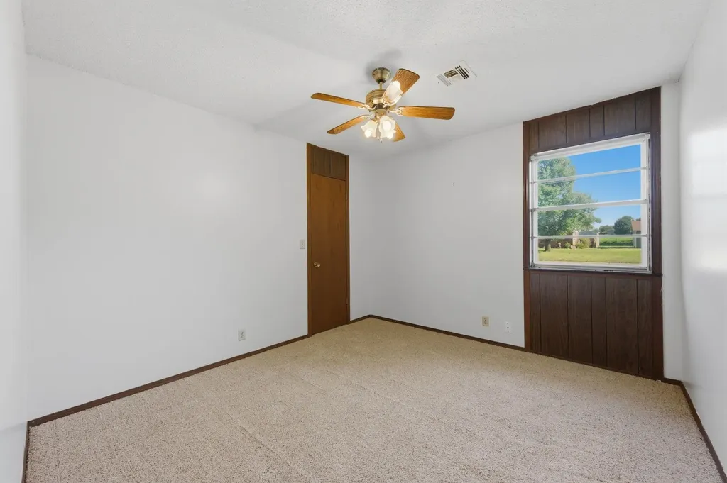 1214 Edgewood Wellington KS 67152