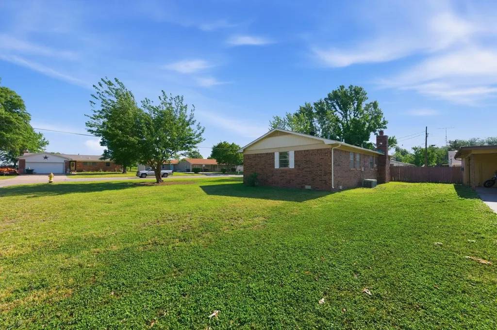1214 Edgewood Wellington KS 67152