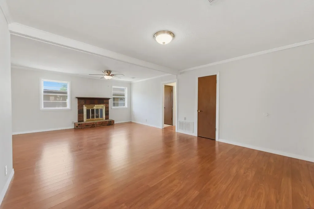 1214 Edgewood Wellington KS 67152