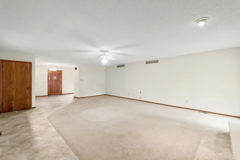641 N Woodlawn Wichita KS 67208