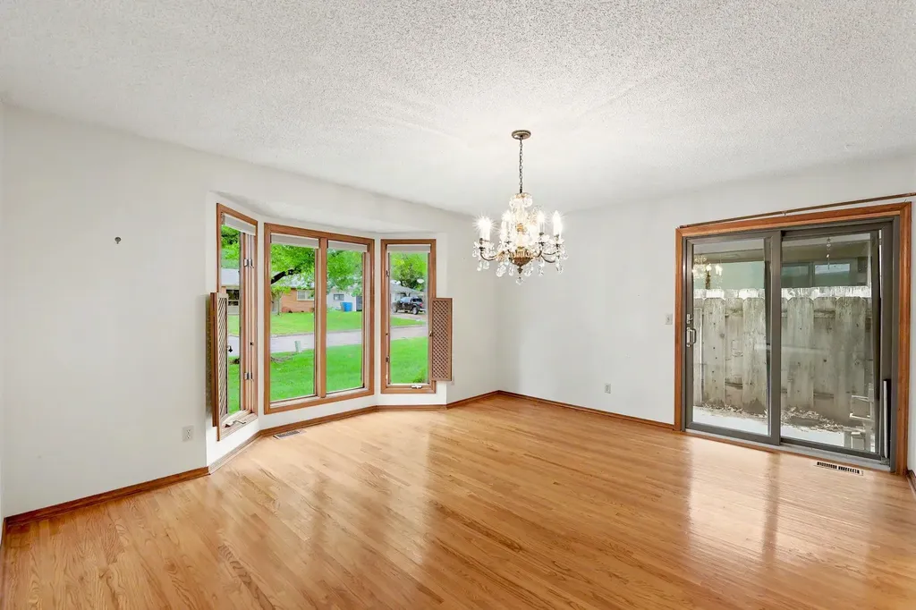 641 N Woodlawn Wichita KS 67208