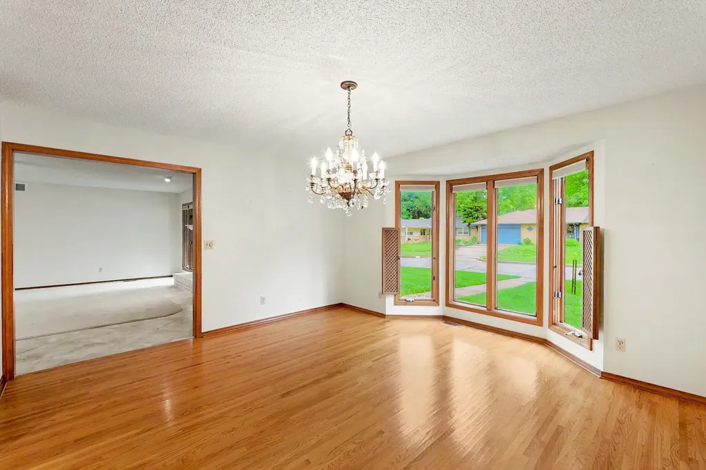 641 N Woodlawn Wichita KS 67208