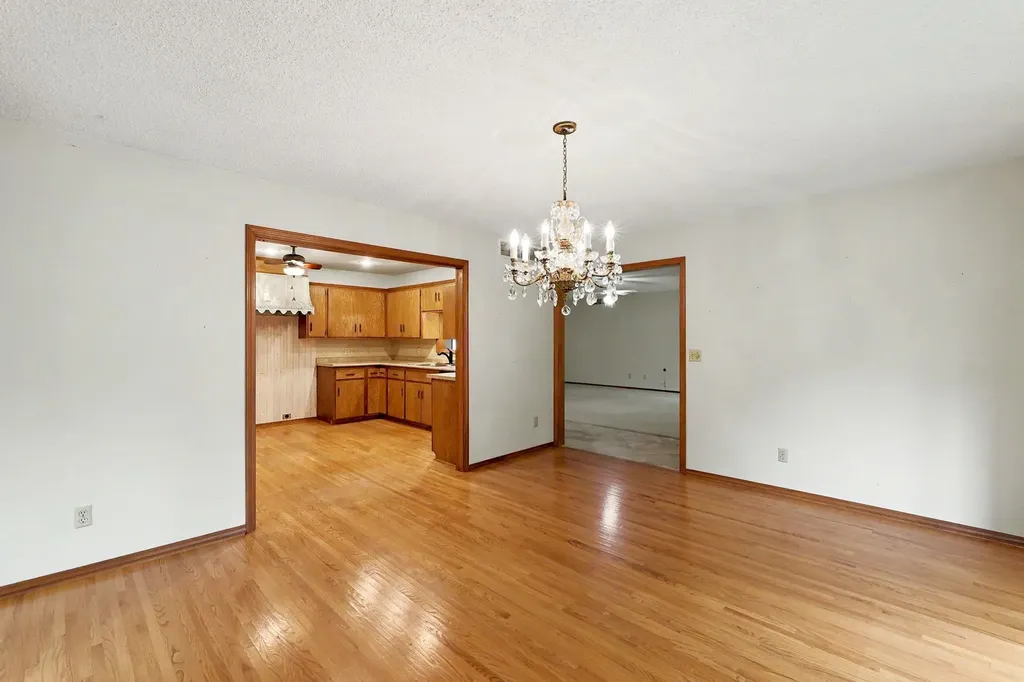 641 N Woodlawn Wichita KS 67208