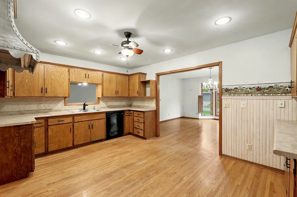 641 N Woodlawn Wichita KS 67208