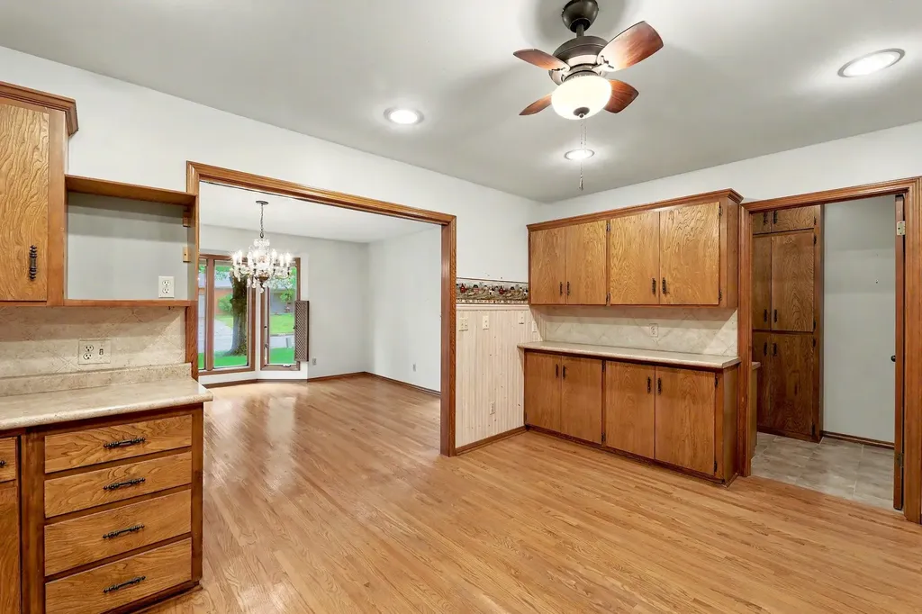 641 N Woodlawn Wichita KS 67208
