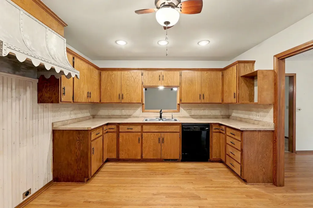 641 N Woodlawn Wichita KS 67208