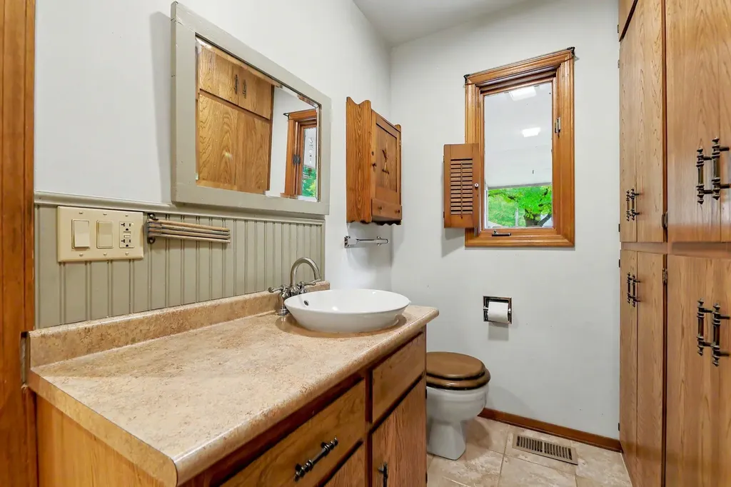 641 N Woodlawn Wichita KS 67208