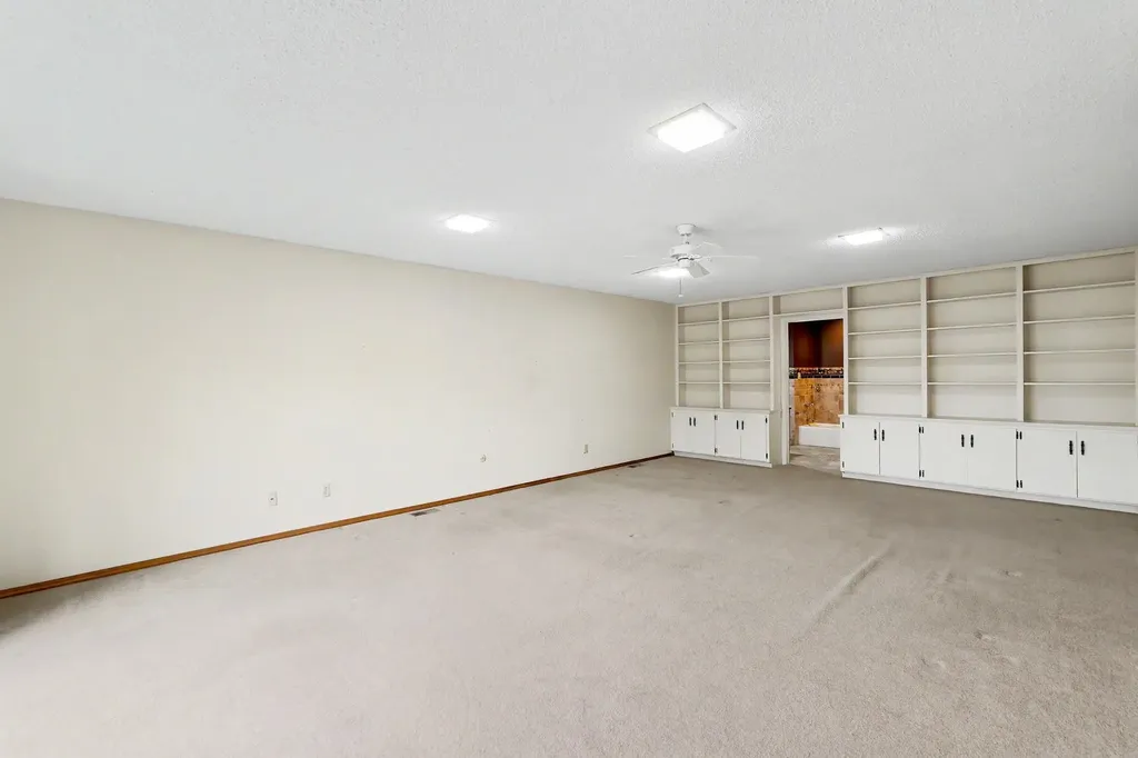 641 N Woodlawn Wichita KS 67208
