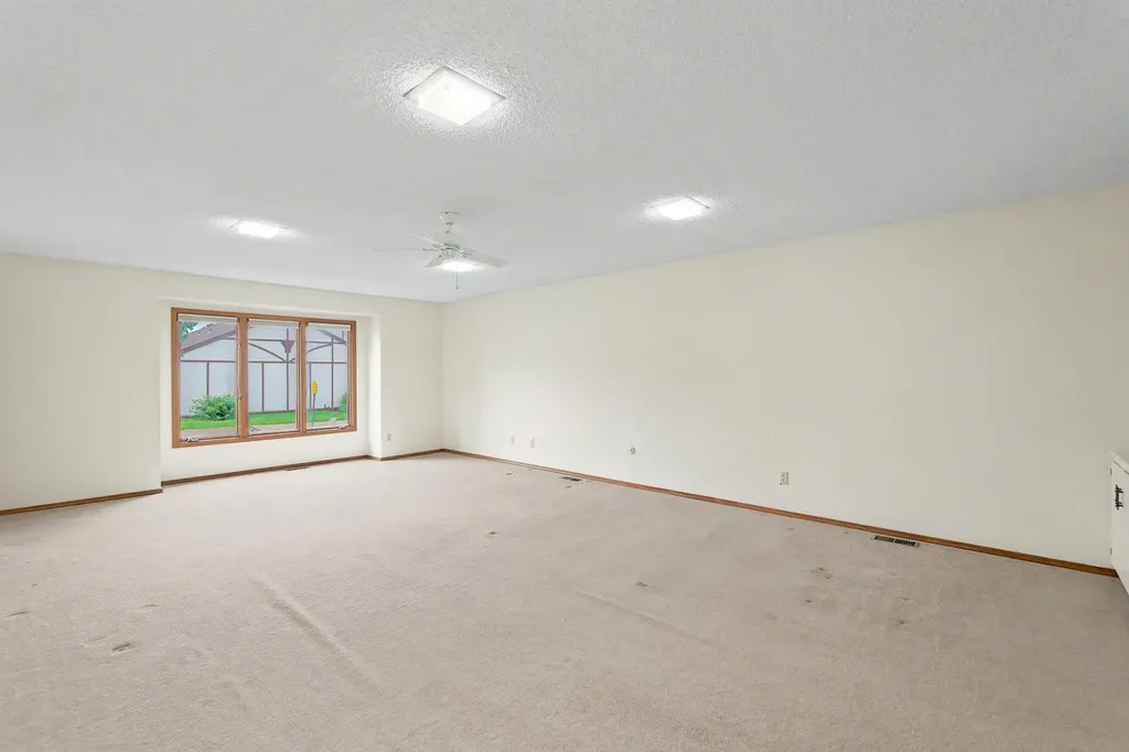 641 N Woodlawn Wichita KS 67208