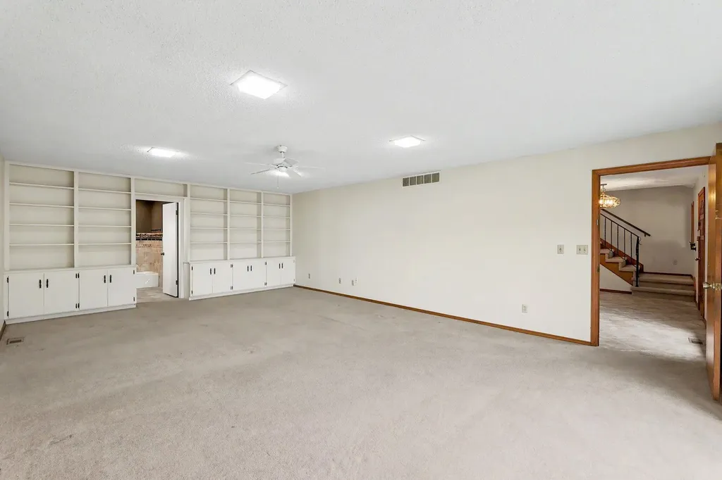 641 N Woodlawn Wichita KS 67208