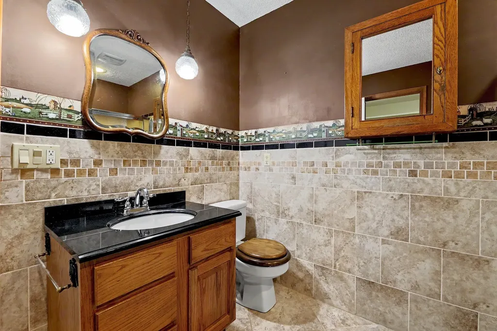 641 N Woodlawn Wichita KS 67208