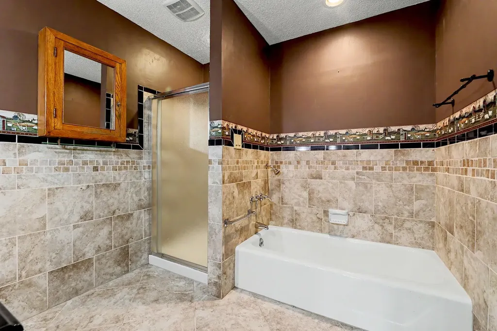 641 N Woodlawn Wichita KS 67208