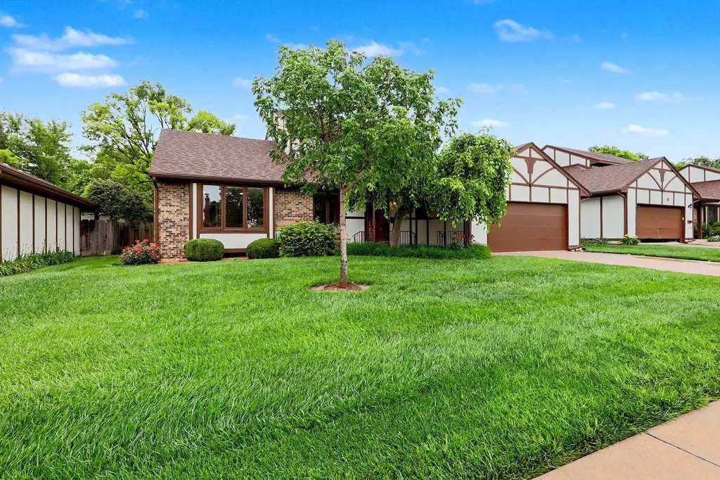 641 N Woodlawn Wichita KS 67208