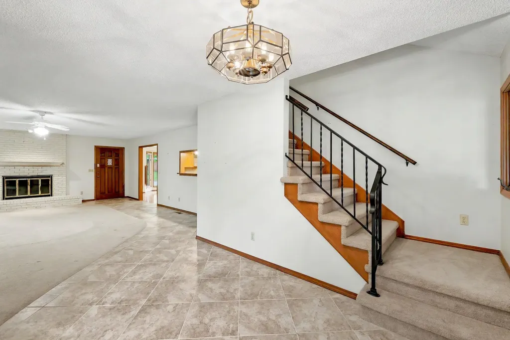 641 N Woodlawn Wichita KS 67208
